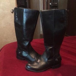 Tall Black Boots 👢 ( wide calf)